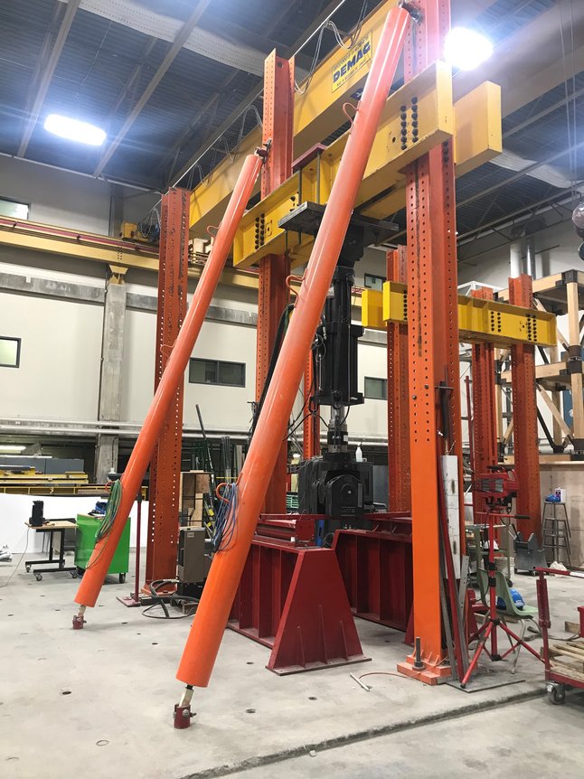 Loading frame in the Structural hall