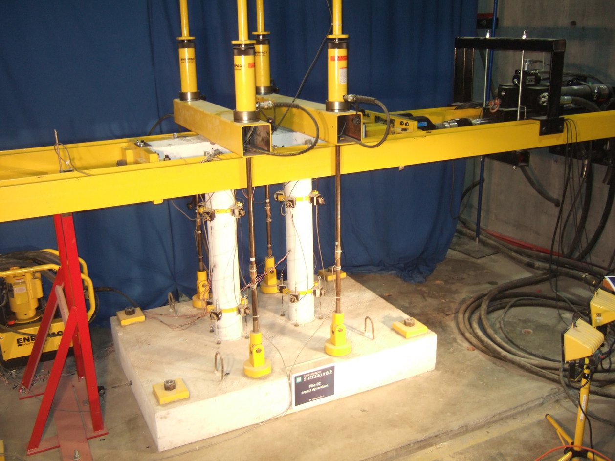 Impact test on a bridge pier