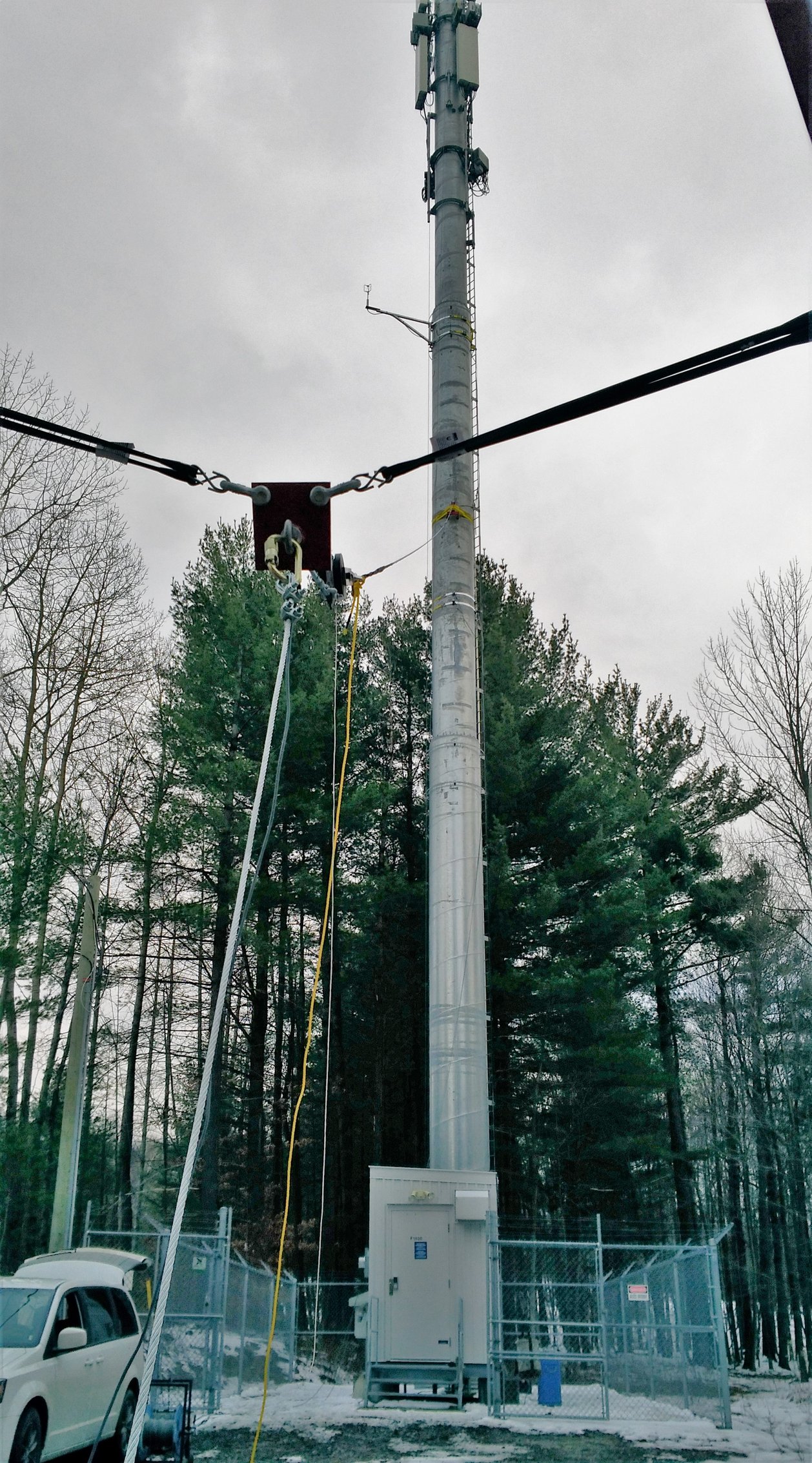 Free vibration test on a telecommunication tower