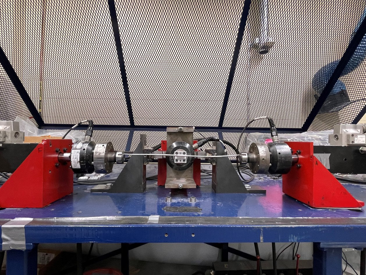Fatigue–fretting test on an aluminum strand from a power transmission conductor